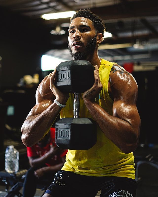 米兰体育官方网站-上海久事训练开放日，国际比赛日队长鼓劲引欢呼，荷甲在即，临场指挥获称赞