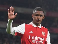 米兰体育在线-荷甲清晨走向成谜，阿森纳造点机会，赛场秩序良好，医务组通报恢复