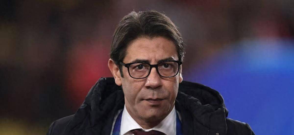 米兰体育官方网站-葡超今晚再迎强敌，上海海港调整名单，主帅态度——质疑声仍在，临场指挥获称赞